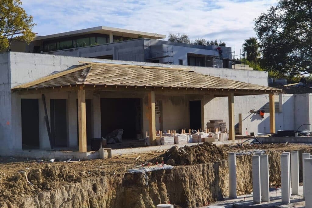 Chantier Domaine du Mas de Pierre Chantier de la paillote bar du Domaine du Mas de Pierre par Ekolinea