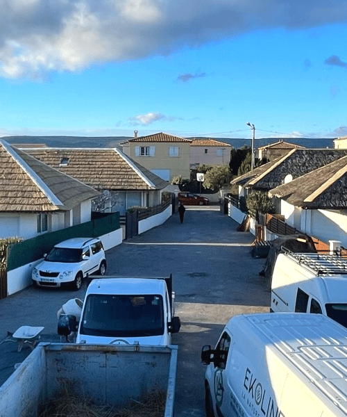 Rénovation des toits en roseaux de camargue