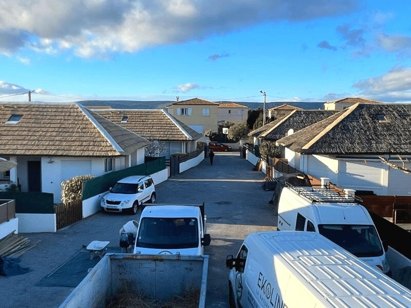 Rénovation des toits en roseaux de camargue