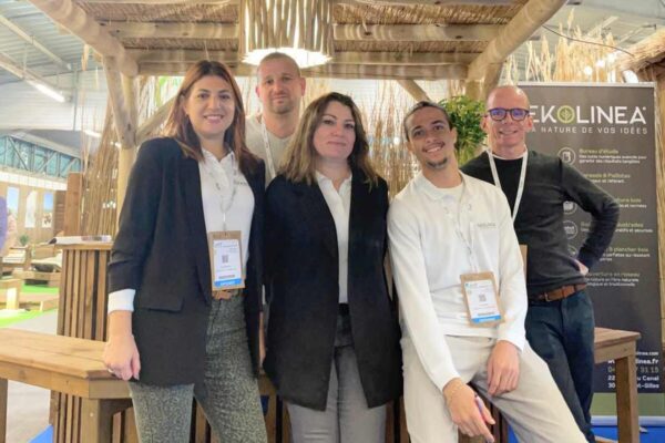 L'équipe de Ekolinea pose en photos au salon sett à montpellier