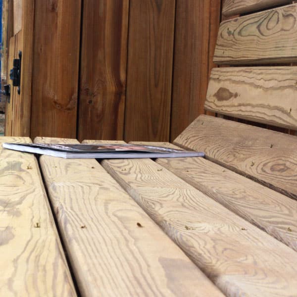 Zoom sur notre banc en bois courbé