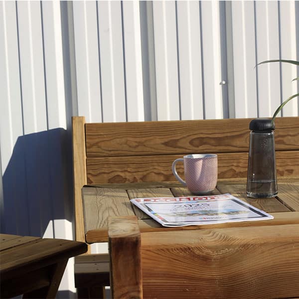 Notre mobilier : table haute dinatoire en bois signée Ekolinea