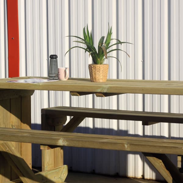 Table de pique-nique en bois par Ekolinea