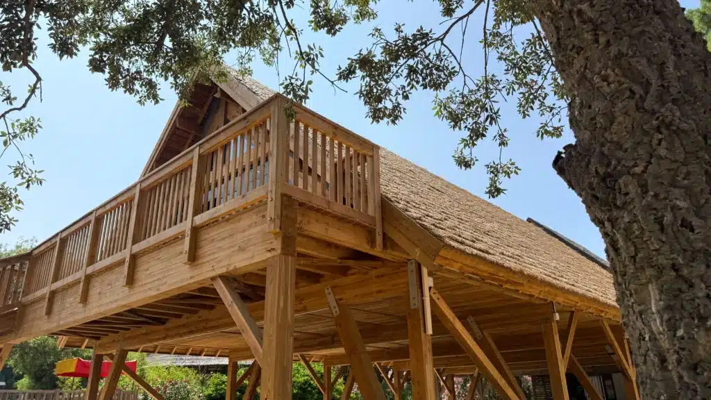 Charpente bois Ekolinea Installation d'une charpente en bois traditionnelle par Ekolinea