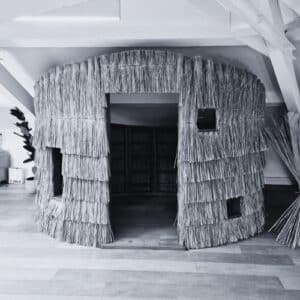 Micro architecture en bois et roseau de Camargue pour le siège de l'entreprise de mode Sessùn