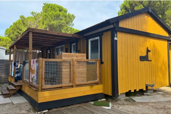 Thématisation du bardage d'un mobil-home chez le camping Maiana Resort sur le thème Egypte