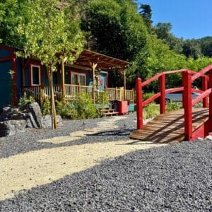 Thématisation et personnalisation d'un mobil-home en bois