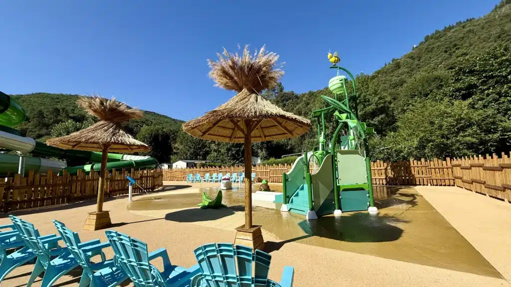 Parasol paillote roseau piscine Fabrication artisanal de parasol paillote en roseau de Camargue par Ekolinea