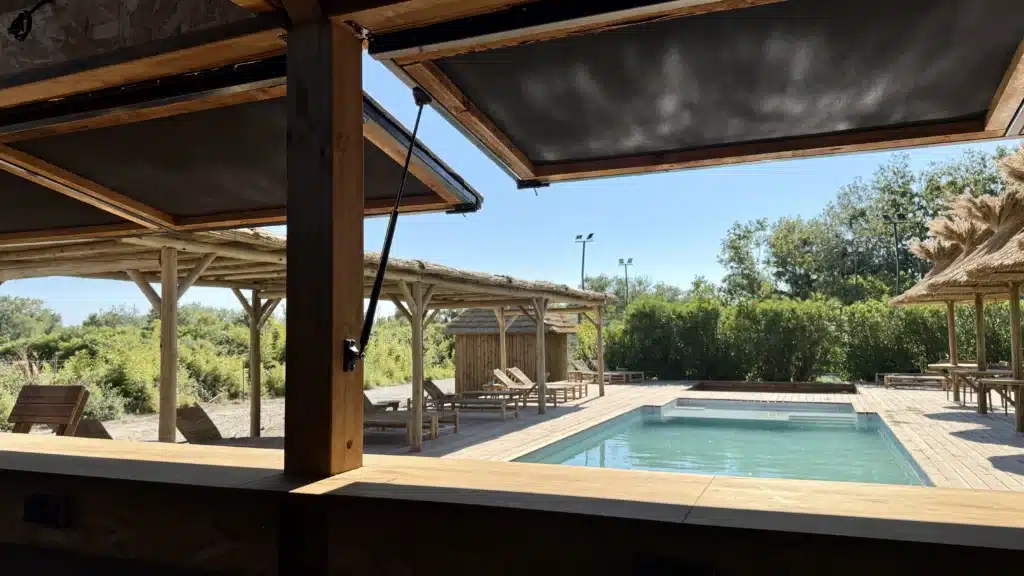 ekolinea-mas-de-dard-saintes-maries-de-la-mer-paillote-bar-roseau