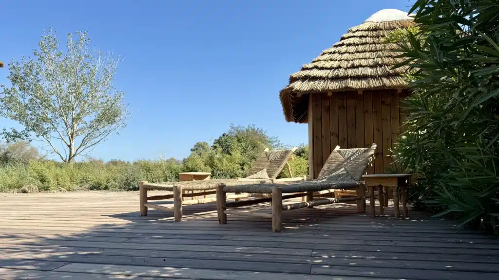 Paillote local technique Construction d'un local technique paillote au Mas de Dard