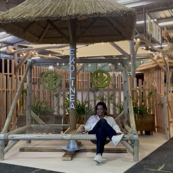 Chilienne XXl avec parasol carré roseau Camargue au salon Sett 2025 à Montpellier