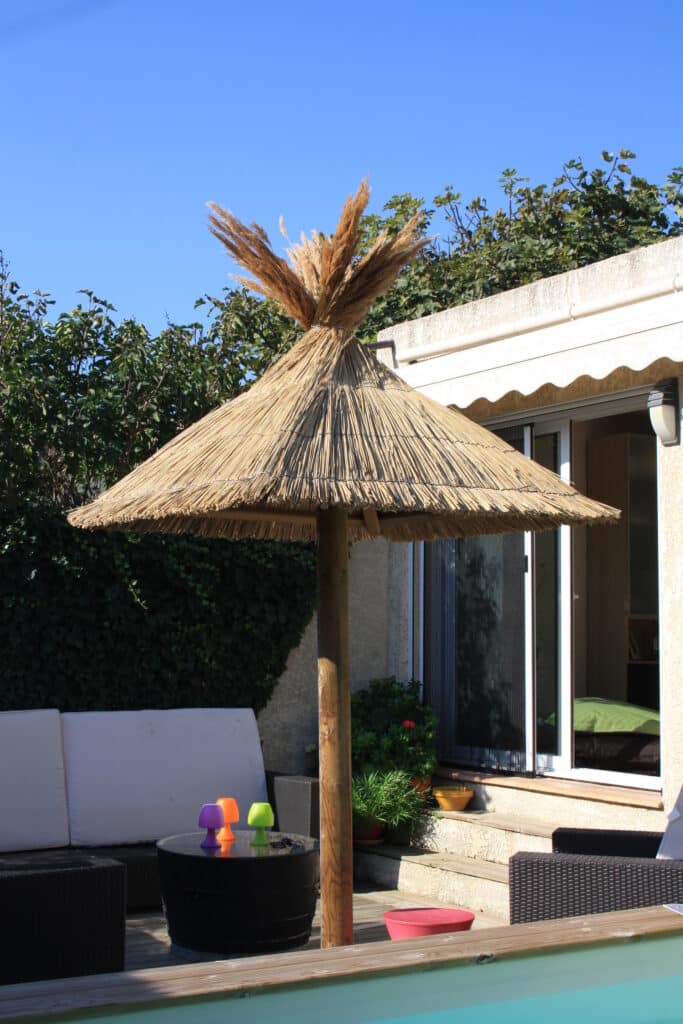parasol carré roseau Parasol carré en roseau de Camargue