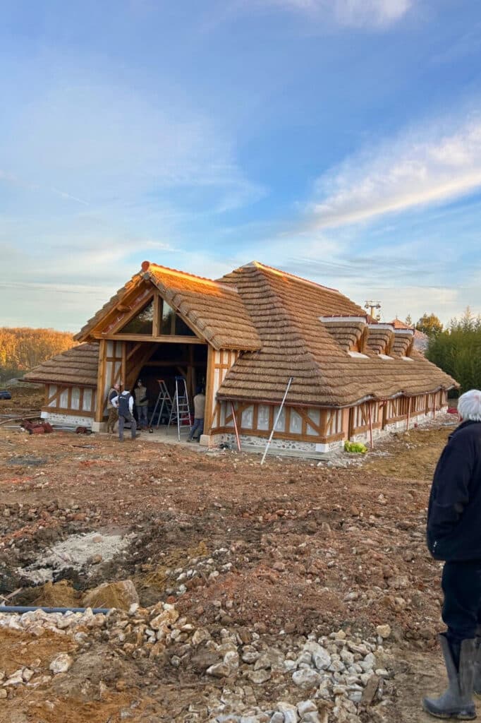 Bucolia 2026 - Zoo de Beauval Ekolinea a posé près de 3 0000m² de roseau sur les toitures du nouvel espace du zoo de Beauval