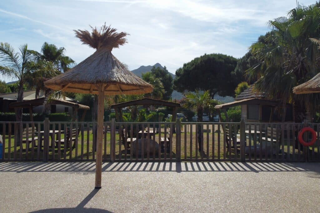 ekolinea-a-marina-parasol-paillote