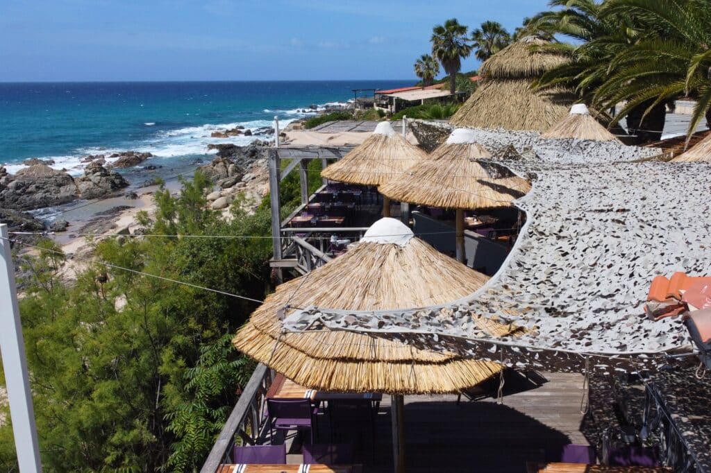 ekolinea-restaurant-la-crique-parasol-pailote-1