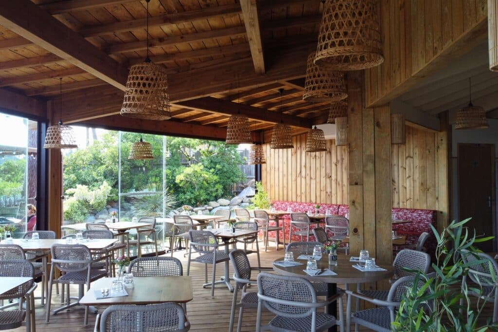 ekolinea-restaurant-la-pagode-charpente-bois-salle