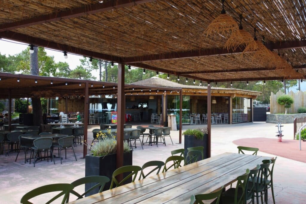 ekolinea-restaurant-la-pagode-terrasse-charpente-bois