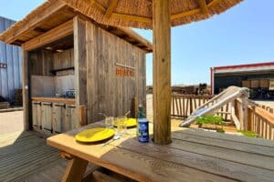 Fabrication de module de vie extérieur avec une douche et une cuisine d'été